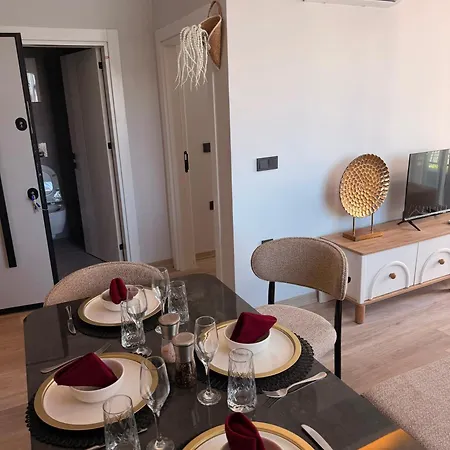 Okurcalar 126 M Havuzlu Bir Yatak Odali Apartman